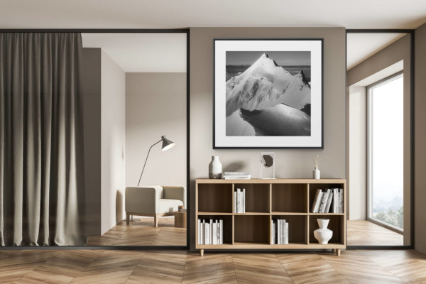 décoration chalet exclusif - tirage photo grand format - Weisshorn - Bishorn - Poster panoramique de sommets de montagne en noir et blanc dans les alpes valaisannes