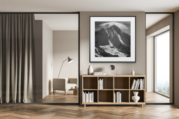 décoration chalet exclusif - tirage photo grand format - Weisshorn noir et blanc - Photo Crans Montana et Val d'anniviers sous un nuage lenticulaire