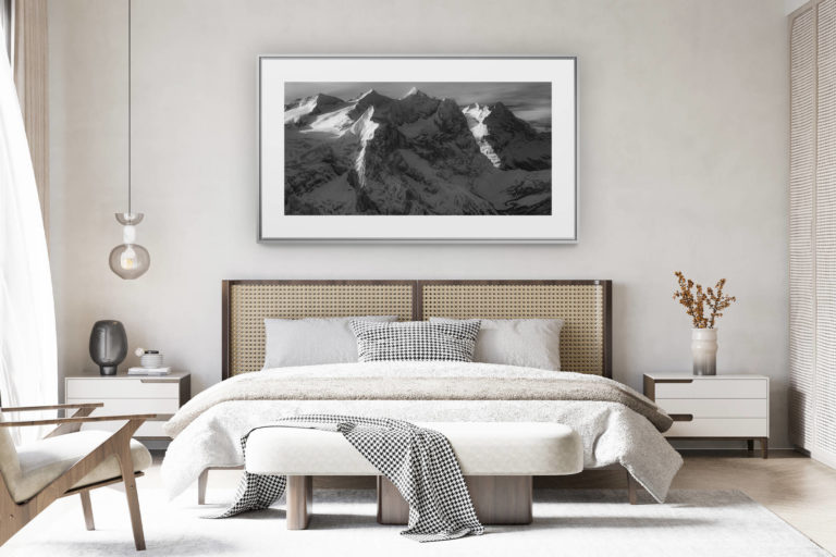 déco chambre chalet suisse rénové - photo panoramique montagne grand format - photo wetterhorn et eiger au lever de soleil - photo montagnes hasliberg Meiringen