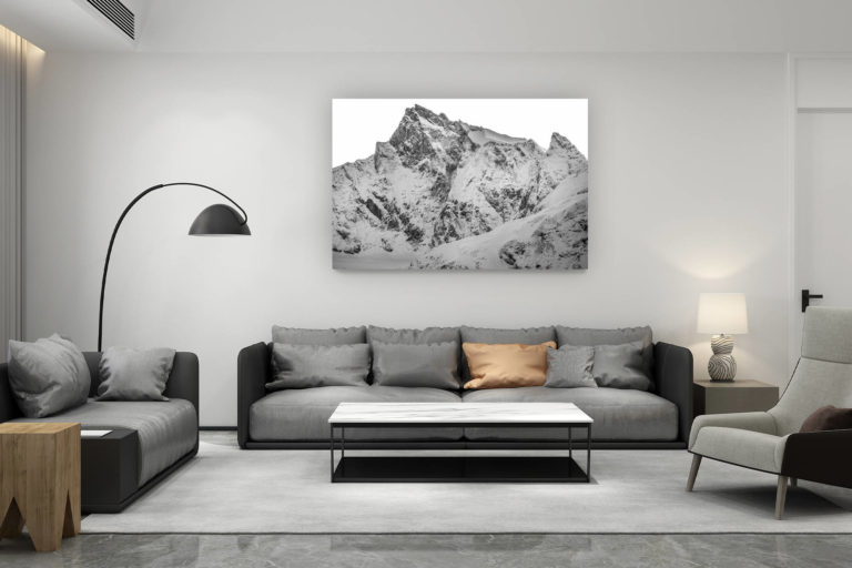 décoration salon contemporain suisse - cadeau amoureux de montagne suisse - Zinalrothorn - Sommet des Alpes enneigé -  engadine dans la Vallée de Zermatt en noir et blanc