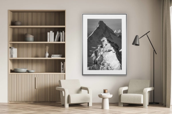 décoration murale salon - photo montagne alpes suisses noir et blanc - Zinalrothorn - Matterhorn - photo noir et blanc du sommet des Alpes et de montagne en automne avec Soleil