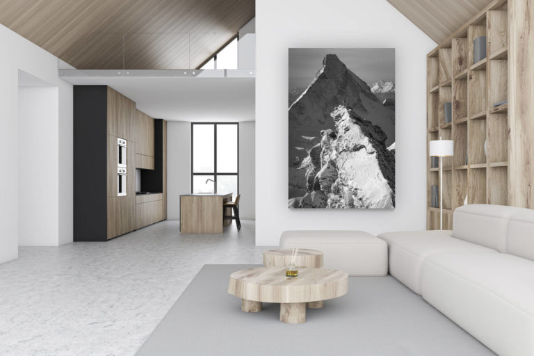 décoration chalet luxueux suisse - photo montagne grand format verticale - décoration murale design - Zinalrothorn - Matterhorn - photo noir et blanc du sommet des Alpes et de montagne en automne avec Soleil