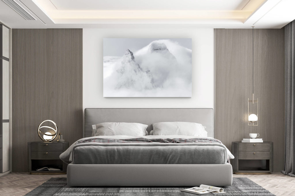 Wanddekoration Zimmer Design - Kauf großes Bergfoto - Foto Matterhorn Zermatt - schwarz-weißer Fotorahmen Berg - Berggipfel Alpen im Nebel