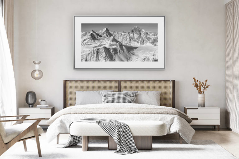 déco chambre chalet suisse rénové - photo panoramique montagne grand format - Vue panoramique de montagne en noir et blanc - Vue sur le Zinalrothorn, Obergabelhorn et Dent Blanche.