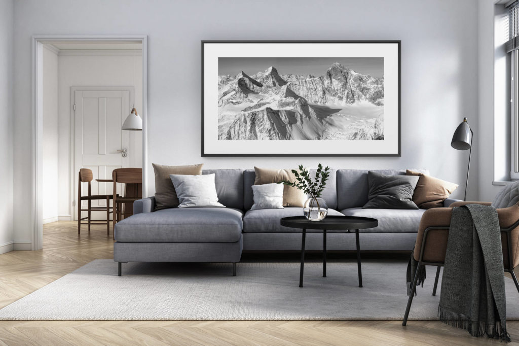 décoration intérieur salon rénové suisse - photo alpes panoramique grand format - Vue panoramique de montagne en noir et blanc - Vue sur le Zinalrothorn, Obergabelhorn et Dent Blanche.