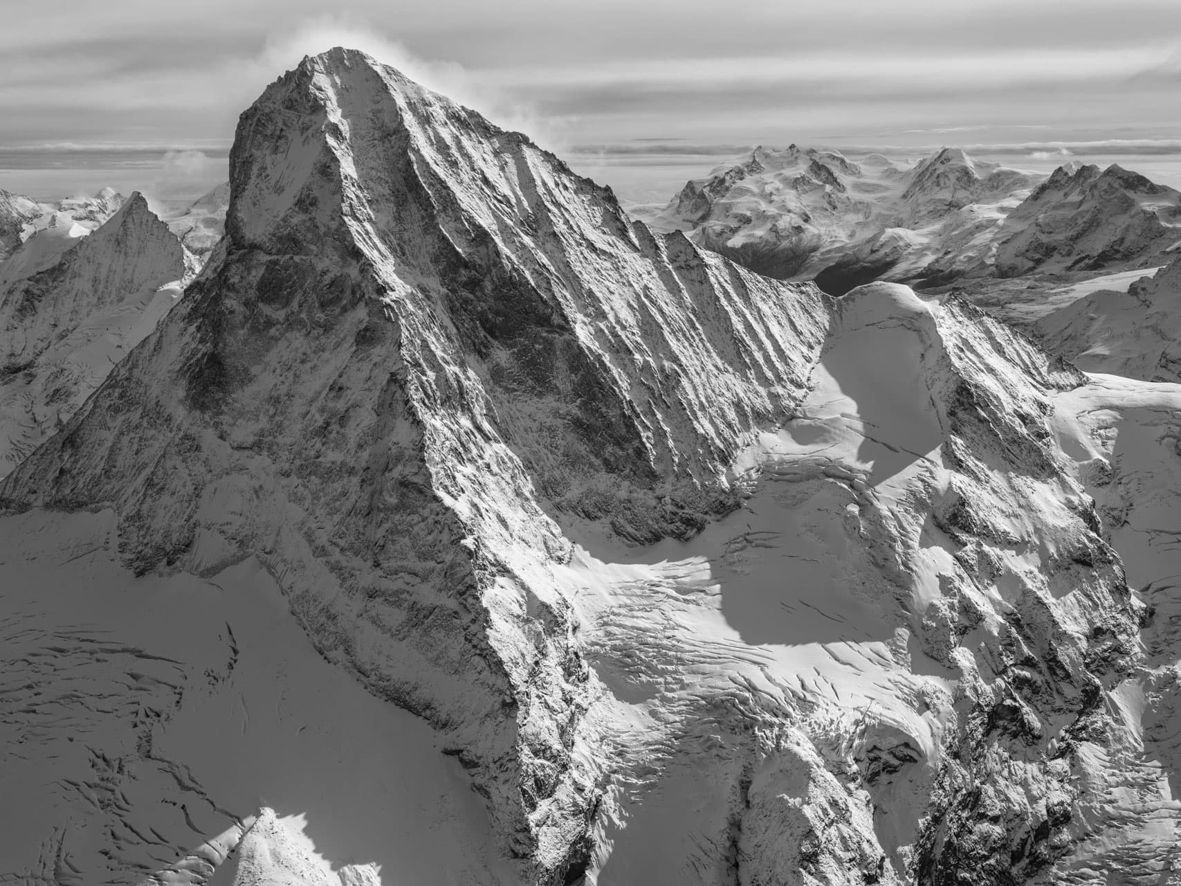 photo dent blanche et sa voie normale paysage de montagne alpin