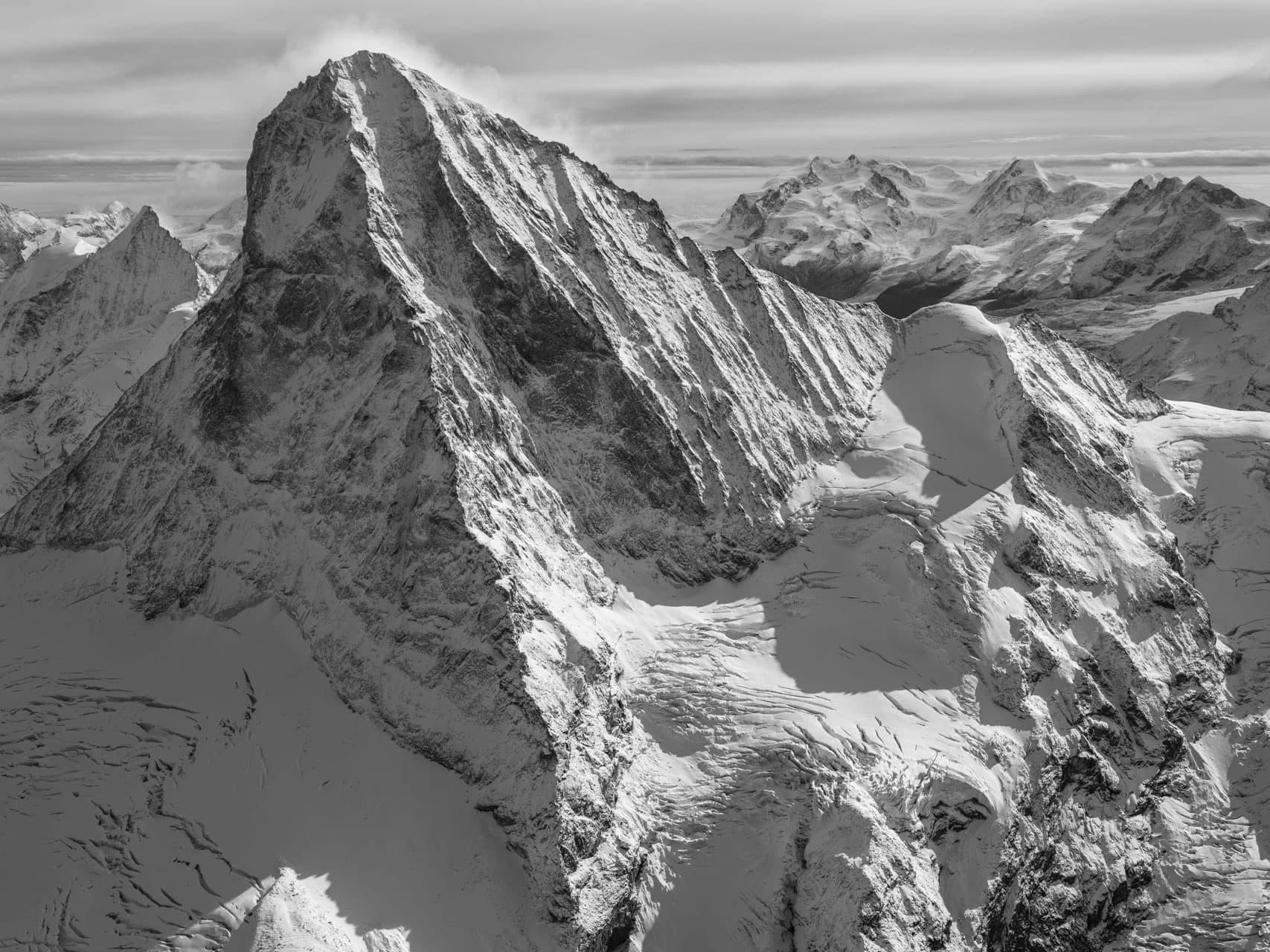 photo dent blanche et sa voie normale paysage de montagne alpin