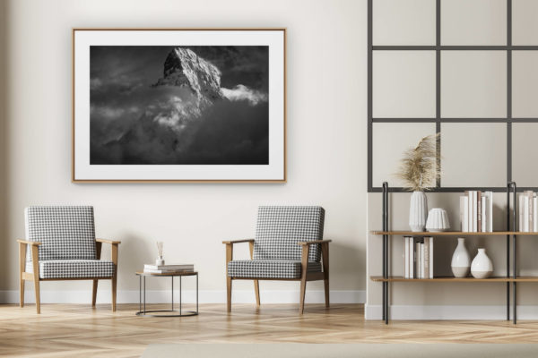 décoration intérieur moderne avec photo de montagne noir et blanc grand format - Image de neige en montagne sur les montagnes rocheuses enneigées du mont Cervin depuis le Matterhorn en coucher de soleil