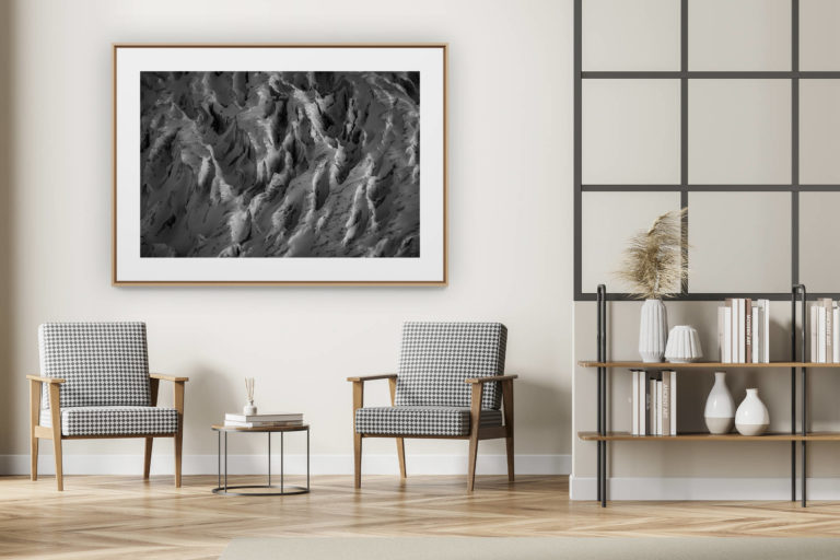 décoration intérieur moderne avec photo de montagne noir et blanc grand format - photographie des glaciers des alpes - crevasses abstraites