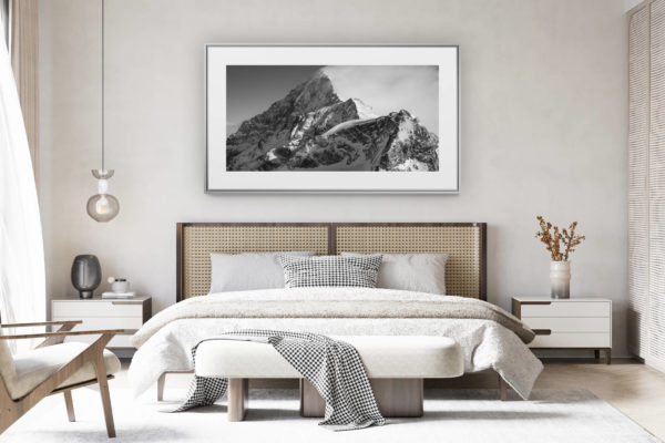 deco Zimmer renoviertes Schweizer Chalet - Panoramafoto Berg im Großformat - Dent Blanche Voie Normale - Berggipfel und Bergmassiv in Schwarz-Weiß