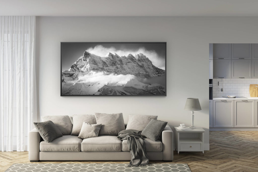 déco salon rénové - tendance photo montagne grand format - image panoramique noir des montagnes Suisses des Dents du Midi en noir et blanc