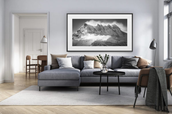 décoration intérieur salon rénové suisse - photo alpes panoramique grand format - image panoramique noir des montagnes Suisses des Dents du Midi en noir et blanc