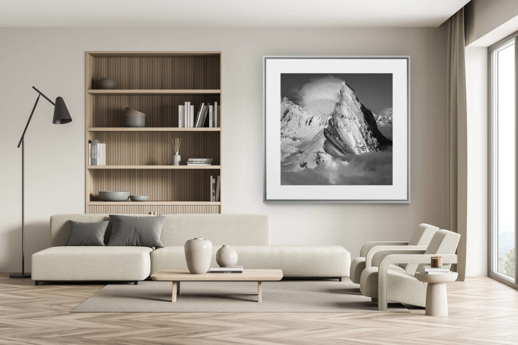 décoration chalet suisse - intérieur chalet suisse - photo montagne grand format - photos montagnes enneigées d'Eiger - Mittellegi dans les nuages en noir et blanc