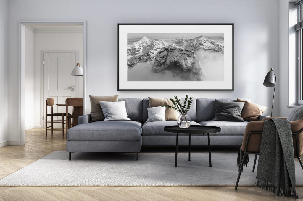 décoration intérieur salon rénové suisse - photo alpes panoramique grand format - Panorama des sommets des montagnes suisses et du Mont Cervin dans les nuages