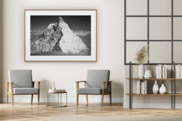 décoration intérieur moderne avec photo de montagne noir et blanc grand format -