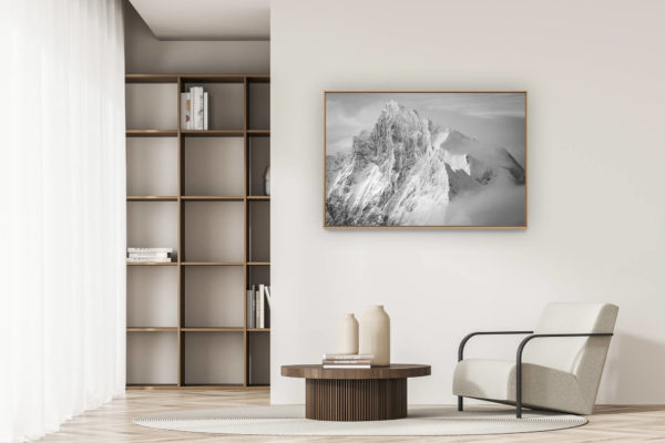 décoration appartement moderne - art déco design - image paysage de montagne - le Zinalrothorn dans les nuages et le brouillard