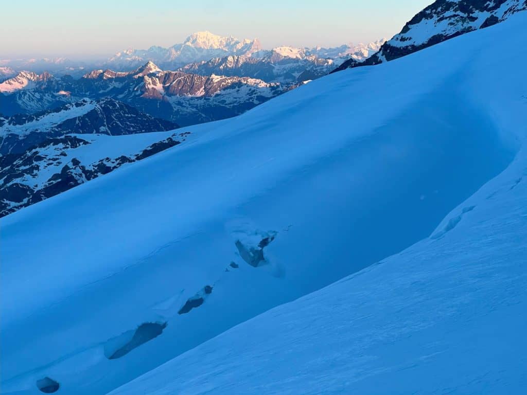 Lever du jour sur le Massif du Mont-Blanc depuis le glacier du Lys