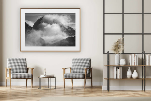 décoration intérieur moderne avec photo de montagne noir et blanc grand format - Monch - Encadrement photo en ligne d'un glacier des alpes Bernoises dans le brouillard et une mer de nuages