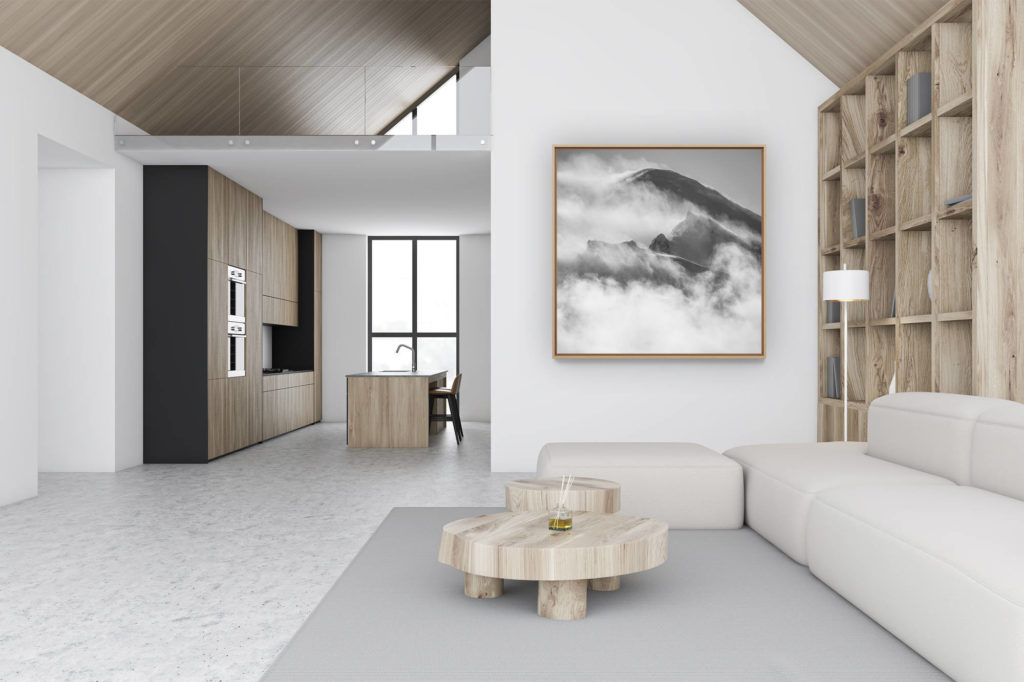 décoration murale chalet luxe rénové - photo montagne noir et blanc - photo du mont blanc - Mont-Blanc photo de montagne noir et blanc dans une mer de nuage brumeuse