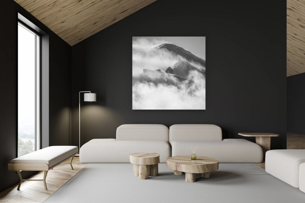 architecte intérieur rénovation chalet suisse - photo montagne grand format - photo du mont blanc - Mont-Blanc photo de montagne noir et blanc dans une mer de nuage brumeuse