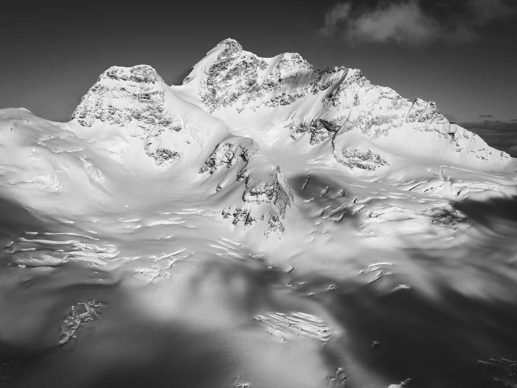 photo jungfrau top of europe et ses glacier - oeuvre noir et blanc