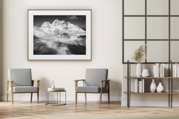 décoration intérieur moderne avec photo de montagne noir et blanc grand format -
