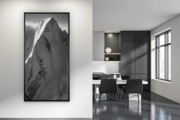 décoration cuisine contemporaine - photo montagne grand format noir et blanc -