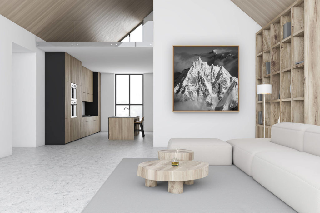 décoration murale chalet luxe rénové - photo montagne noir et blanc - Photo de montagne de l'Aiguille du Midi - Chamonix vue aérienne - Montagne noir et banc- Télécabine de l'Aiguille du midi givrée