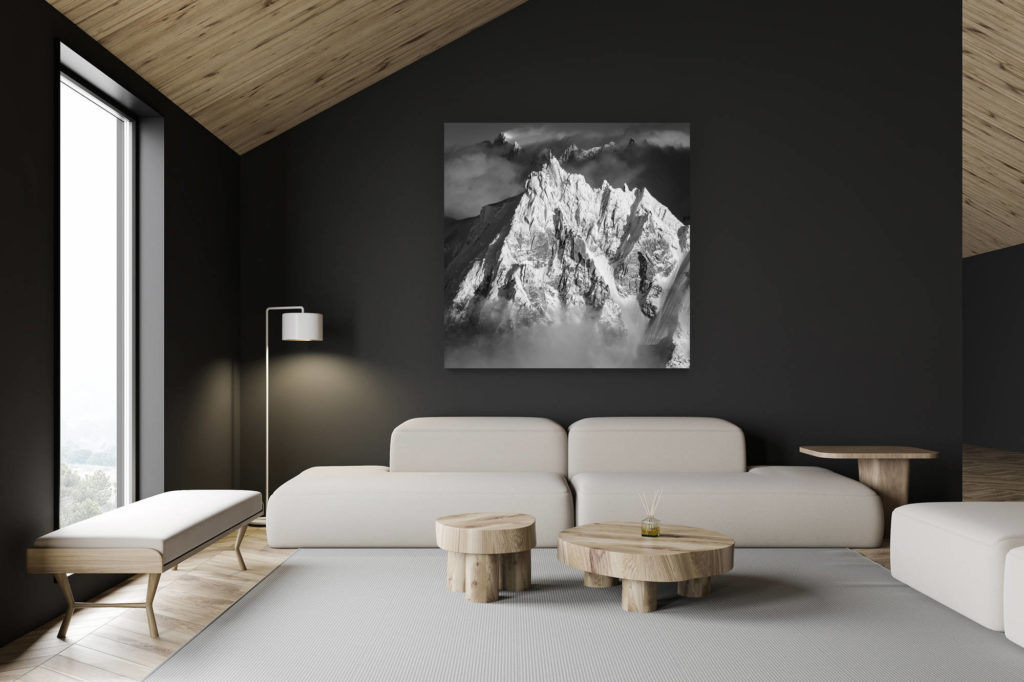 architecte intérieur rénovation chalet suisse - photo montagne grand format - Image noir et blanc d'un paysage de montagne - Pic de montagne et sommet de montagne rocheuse dans les Alpes - Aiguille du Midi - Grandes Jorasses