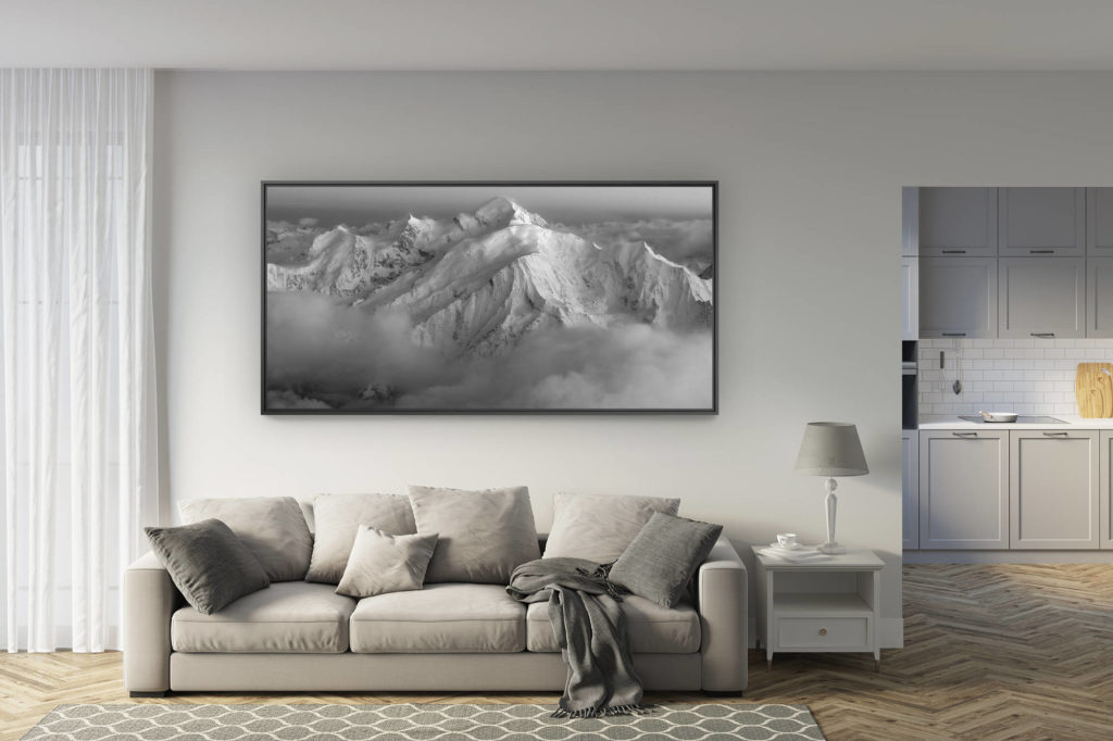 déco salon rénové - tendance photo montagne grand format - photo mont blanc noir et blanc - photo encadrée d'une panoramique de montagne en suisse
