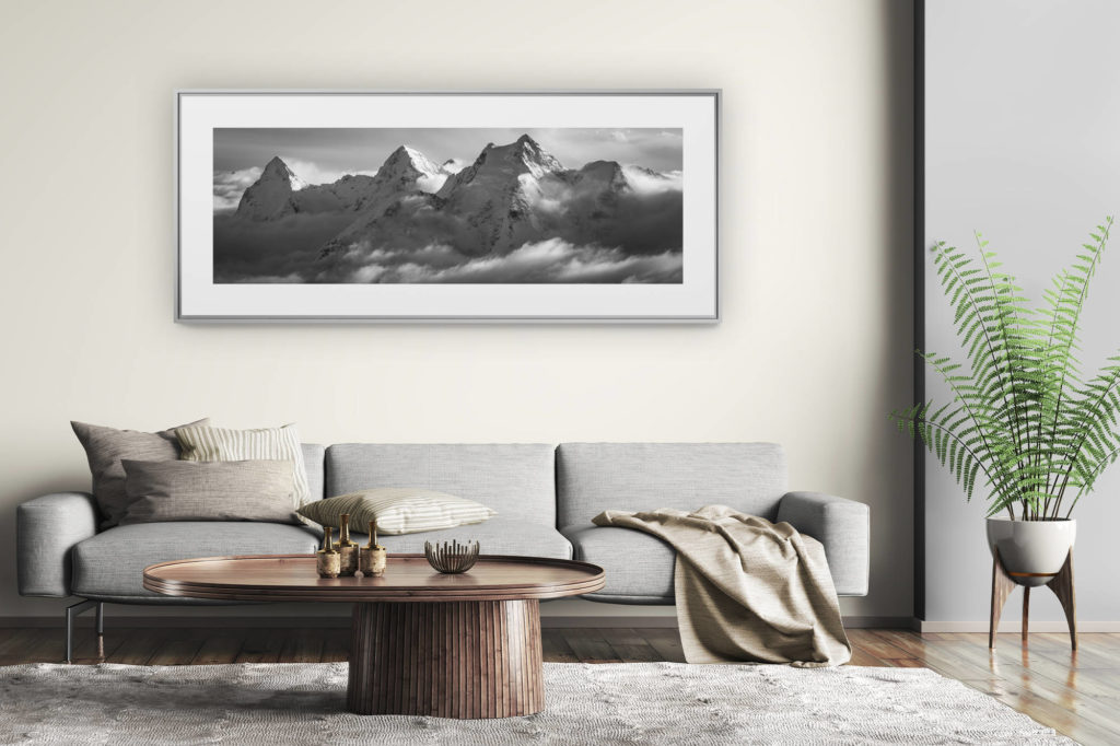 tableau montagne grand format - décoration murale salon moderne - Photo panoramique des alpes bernoises. Photo panoramique noir et blanc de l'Eiger, Monch et Jungfrau