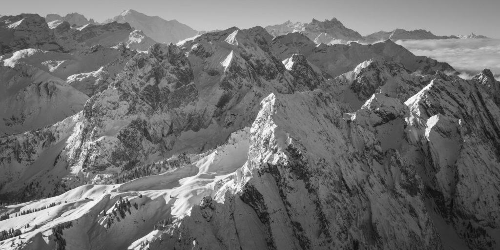 Gstaad Au delà des Sommets - Bergfotografie Schwarz und Weiss