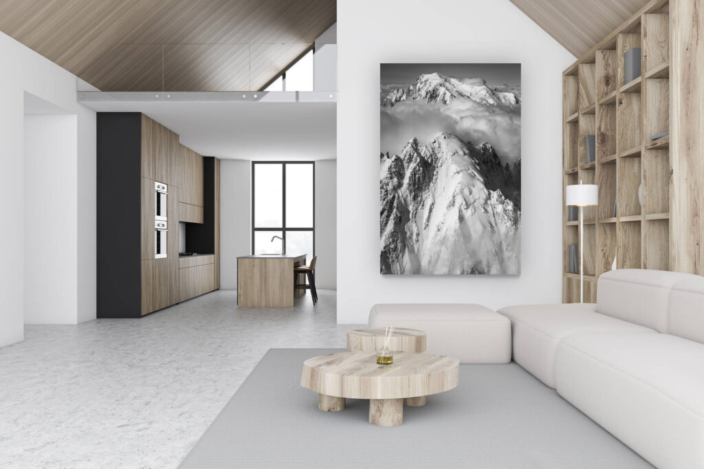 luxus chalet dekoration schweiz - großformatiges vertikales Bergfoto - Design Wanddekoration - Aiguille verte Chamonix - Vertikaler Mont Blanc in schwarz-weißer Bergpanorama Ansicht