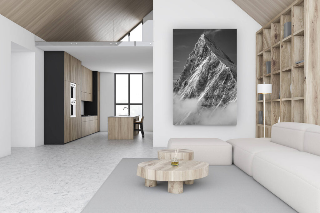 luxus chalet dekoration schweiz - großformatiges bergfoto vertikal - design wanddekoration - Finsteraarhorn - Maßgeschneiderter Fotorahmen von der Normalspurkante in den Berner Alpen in der Schweiz