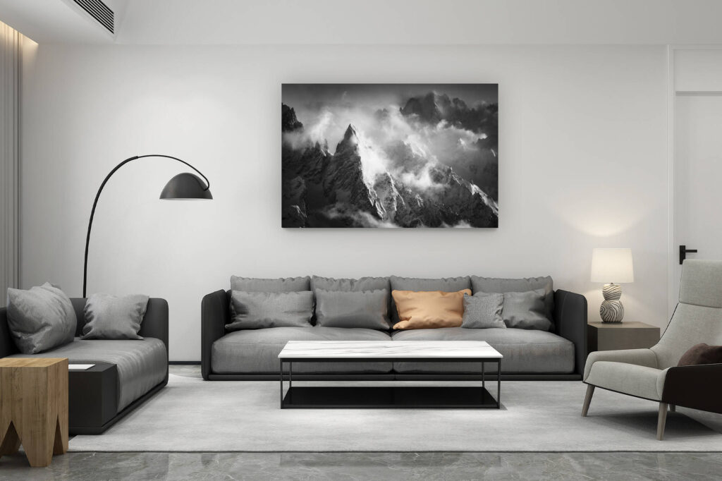 zeitgenössische Wohnzimmerdekoration aus der Schweiz - Geschenk für Schweizer Bergliebhaber - Bergfoto chamonix - Peuterey - Aiguille Verte in einem Meer aus Wolken und Bergnebel