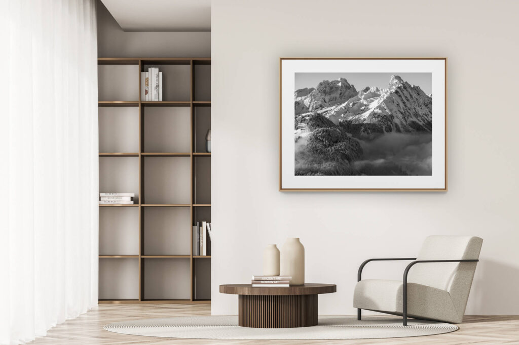 deco trendiges Wohnzimmer modern - Foto Berg schwarz und weiß im Großformat -.