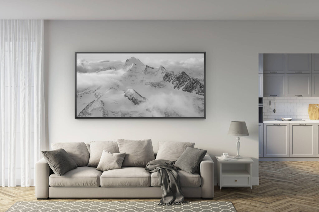 déco salon rénové - tendance photo montagne grand format - Dom des Mischabels en noir et blanc - Photo paysage des montagnes de Saas-Fee Crans Montana dans les Alpes Valaisanne en Suisse
