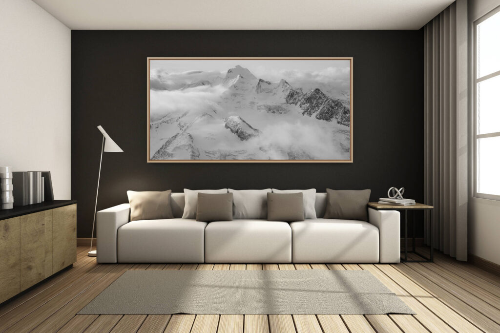 déco salon chalet rénové de montagne - photo montagne grand format -  - Dom des Mischabels en noir et blanc - Photo paysage des montagnes de Saas-Fee Crans Montana dans les Alpes Valaisanne en Suisse