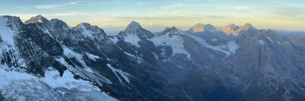 With the first light of day, we make our way up to the Innera Rottalgrat, with the Jungfrau awaiting us.