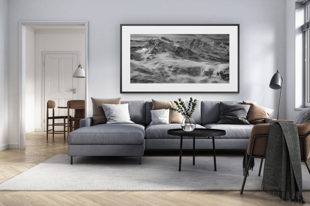 Innendekoration Wohnzimmer renoviert Schweiz - Alpenpanorama Großformatfoto - Fotografie des Monte Rosa Massivs nach einer Hitzewelle, die Gletscherspalten enthüllt