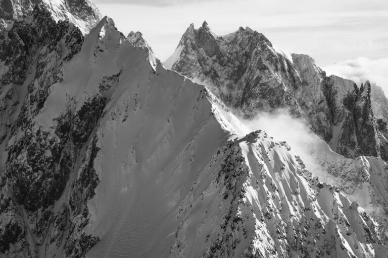 Schwarz-Weiß-Fotografie Pointe Baretti 4013 m Brouillard-Kamm Aiguille Blanche Peuterey Mont-Blanc-Massiv