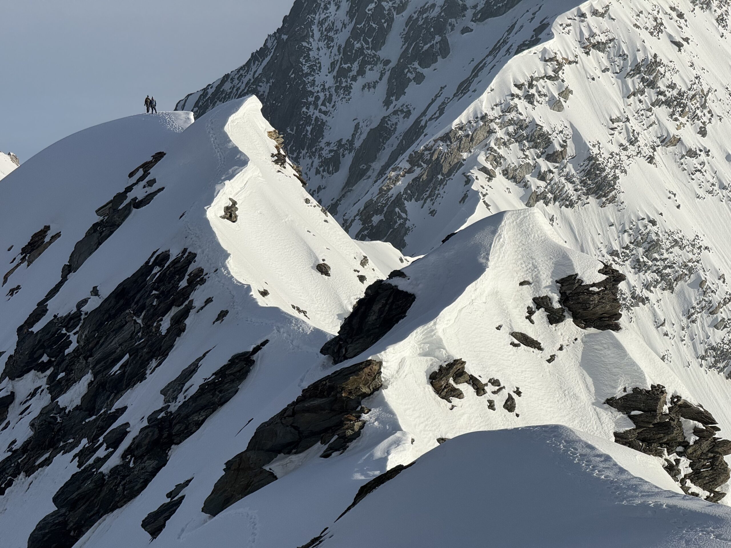 Cordée d'Alpinistes au loin Bergsteigerseilschaft in der Ferne
