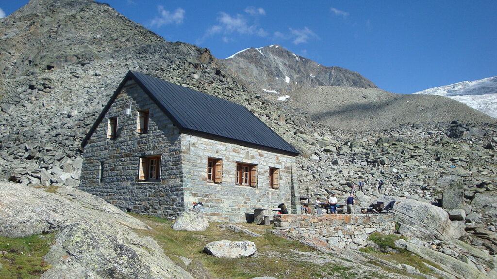 Boriderhutte hut, a must for the ascent of the Gross Bigerhorn, Europe's highest hike.