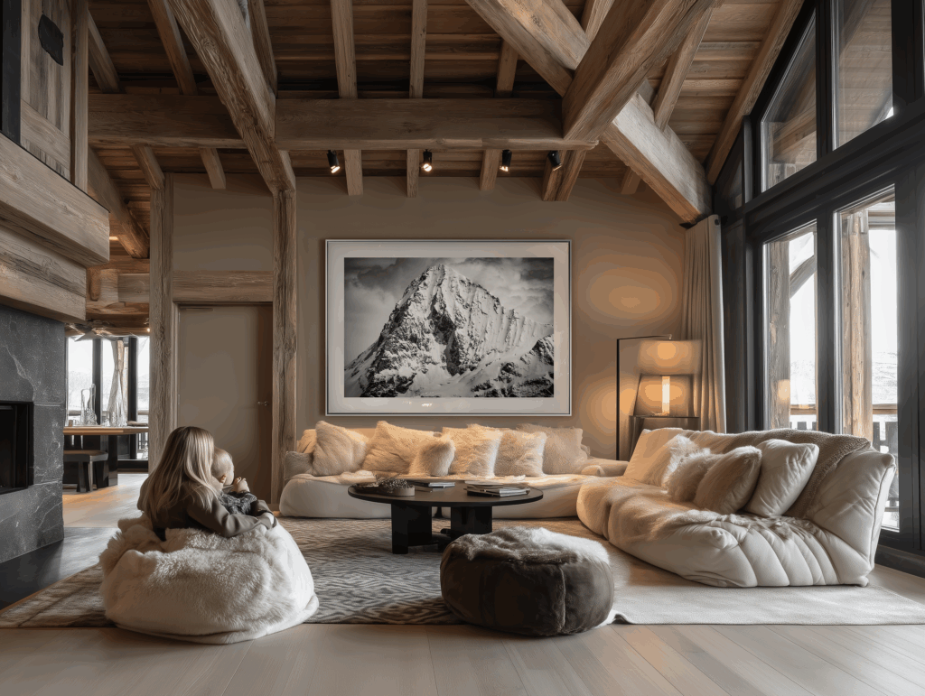 Photographie Alpine dans un salon de chalet avec décoration moderne.  