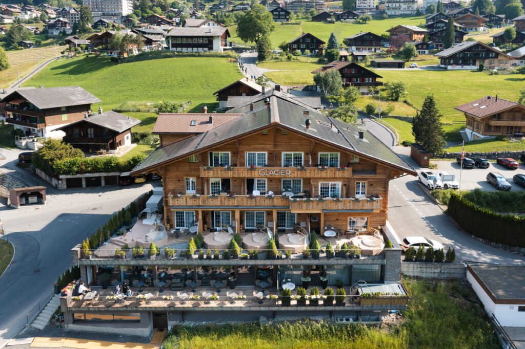 Außenansicht Hotel Glacier