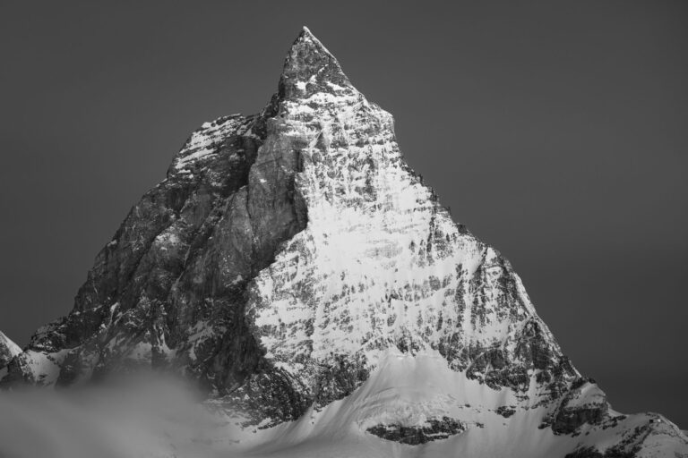 Schwarz-Weiß-Fotografie der Ostwand des Matterhorns, Löwengrat, Hörnlihütte - Thomas Crauwels