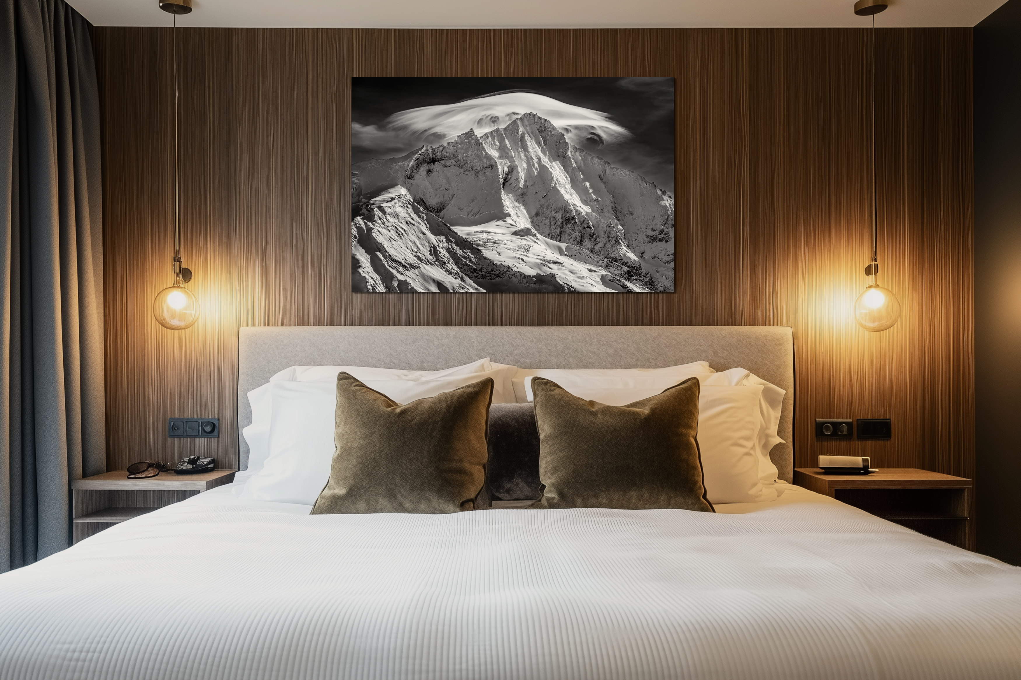 The Weisshorn illuminates the room with timeless nobility: the light glides over the wood like a breath from on high.